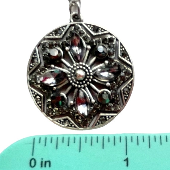 NEW Medallion Pendant Necklace Bling - Picture 10 of 13